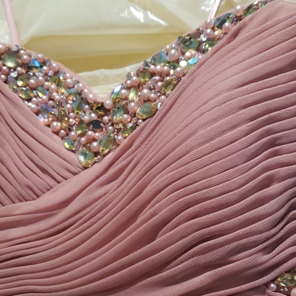 Dress - Picture 3 of 3